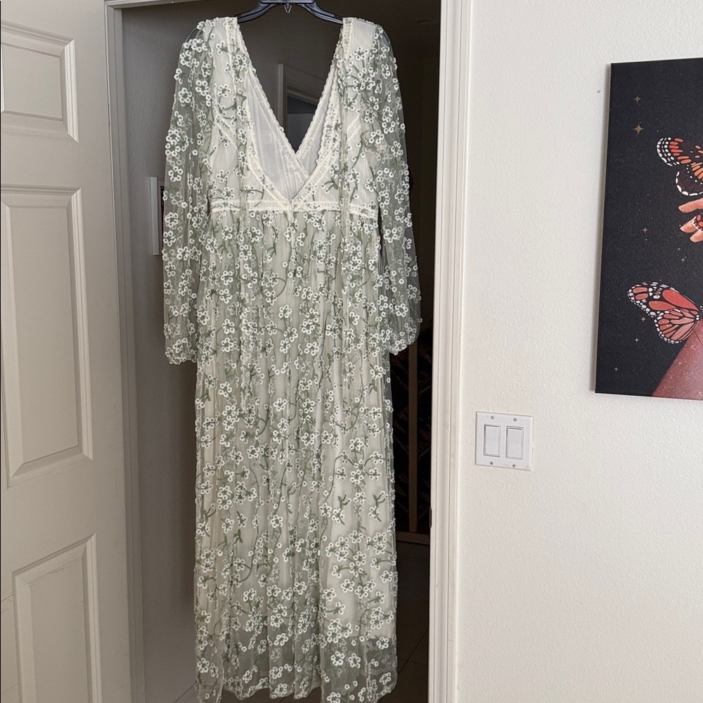 Red Dress x Ever After Heavenly Sights Ivory Floral Print Maxi Dress-M - Picture 7 of 9